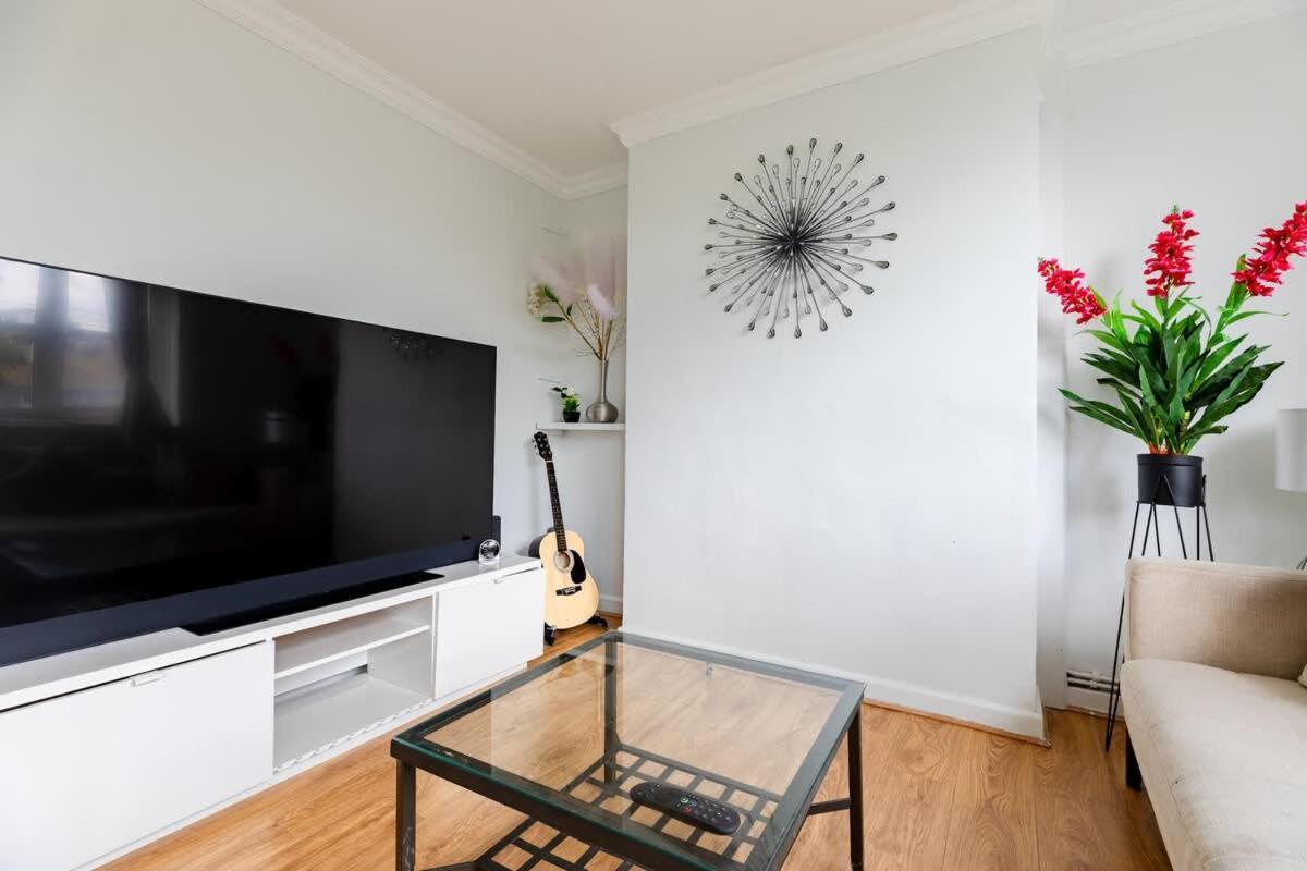 Cosy 3 Bed Flat Near London's Highlights Ferienhaus