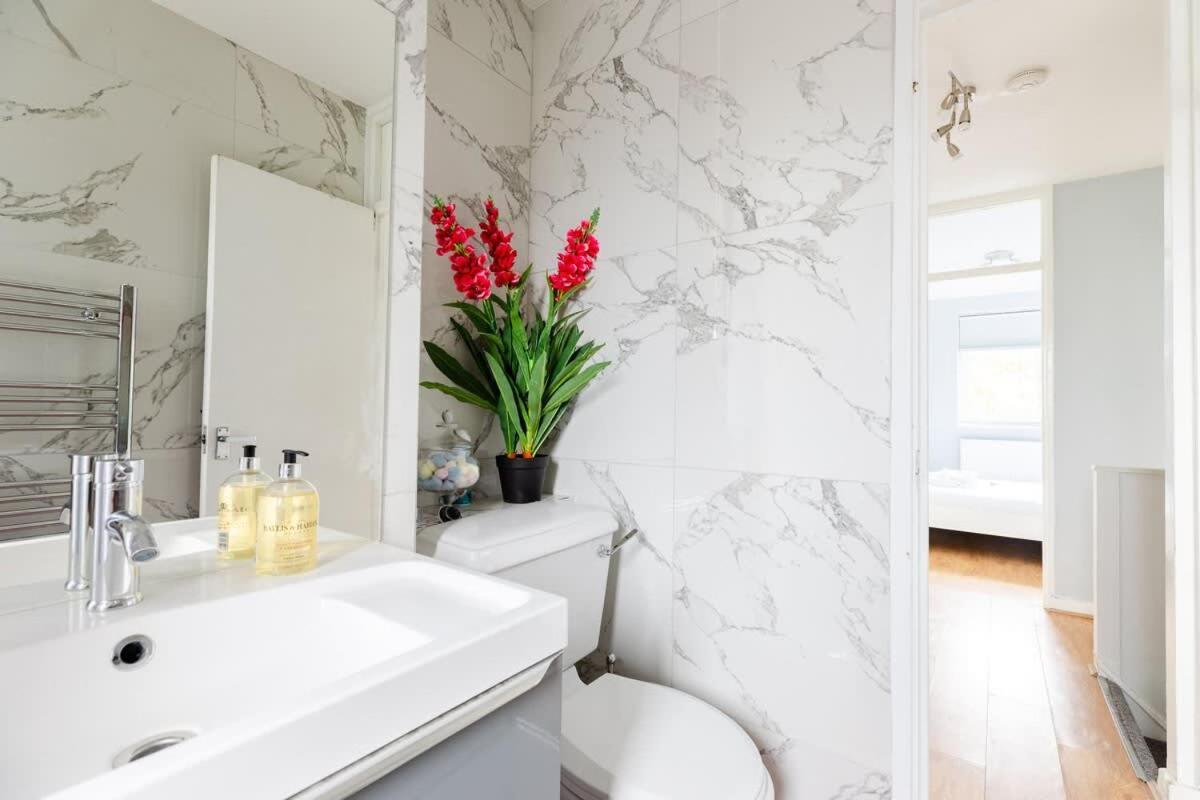 Cosy 3 Bed Flat Near London's Highlights Ferienhaus *